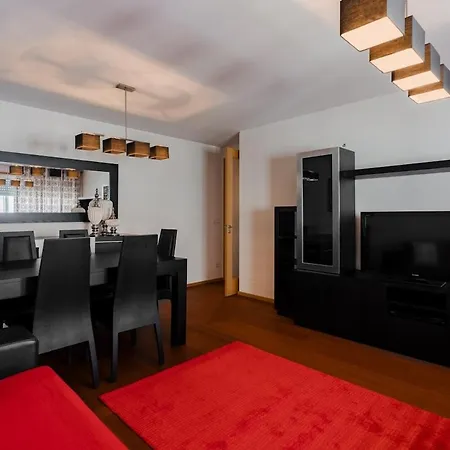 Home Fully Equipped With 3 Bed And Parking Apartmán *