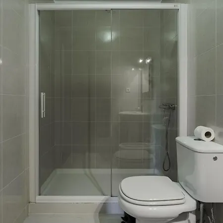 Home Fully Equipped With 3 Bed And Parking Apartmán