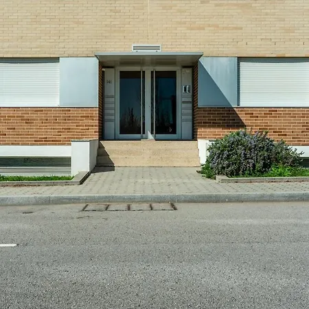 Home Fully Equipped With 3 Bed And Parking Apartmán *