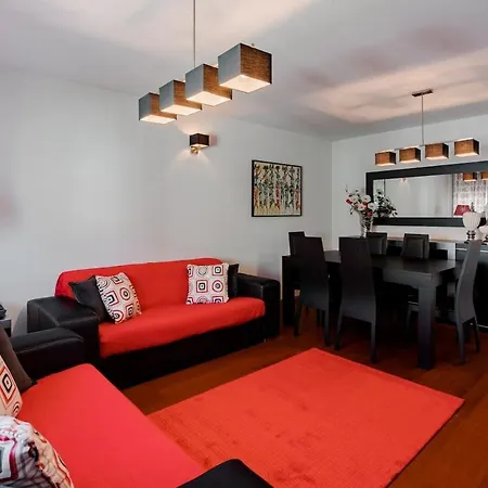 Home Fully Equipped With 3 Bed And Parking Apartmán *